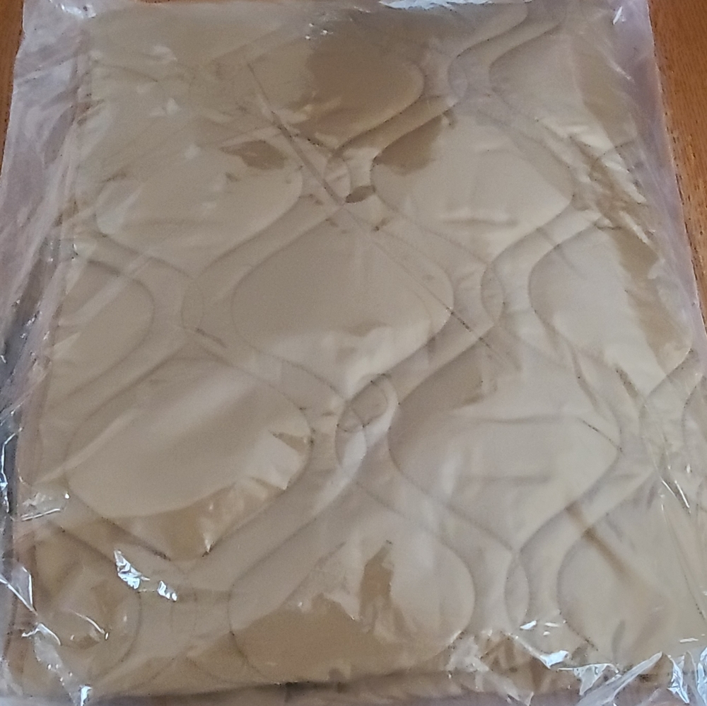 Anthropologie Puffer Wrap - tan/ochre - Picture 10 of 11